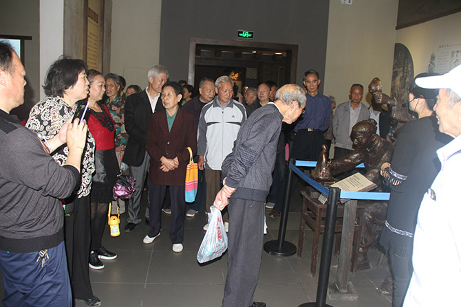 吉水人民医院退休干部职工参观吉州窑博物馆