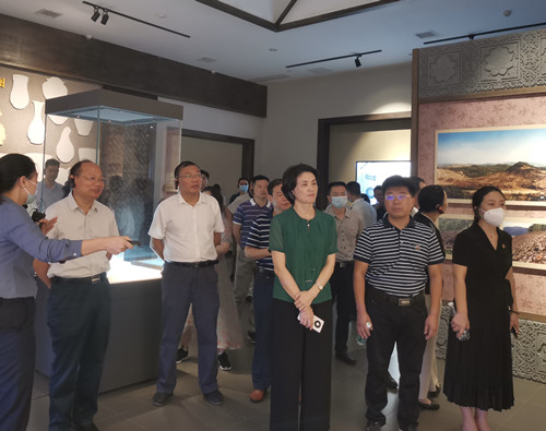 9月24日，省文物局在吉州窑开展党支部联席会议活动